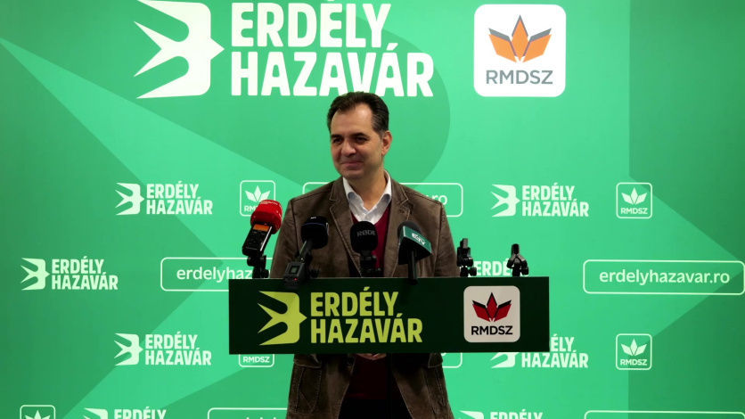 🔴 Élőben a marosvásárhelyi reptérről. Az érkező járat neve: Erdély Hazavár ✈️