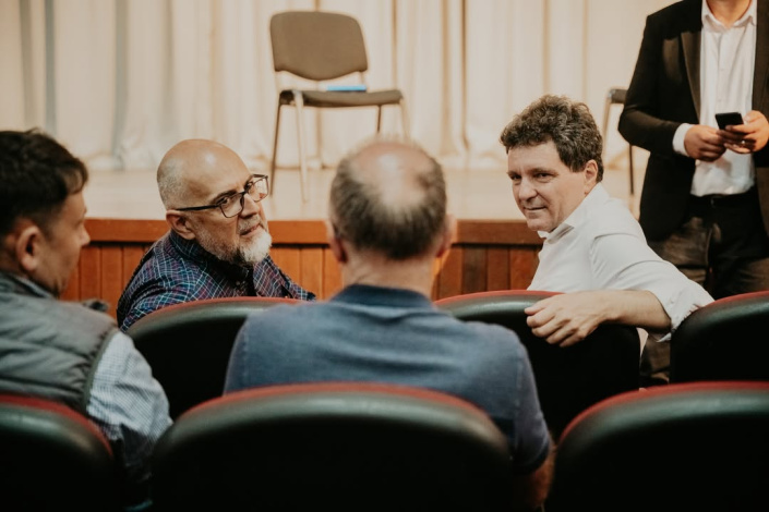 A parajdiak kérdéseire válaszolt Kelemen Hunor és Nicușor Dan államelnök.
__
📷 Erdély Bálint Előd, Teutsch Tamás