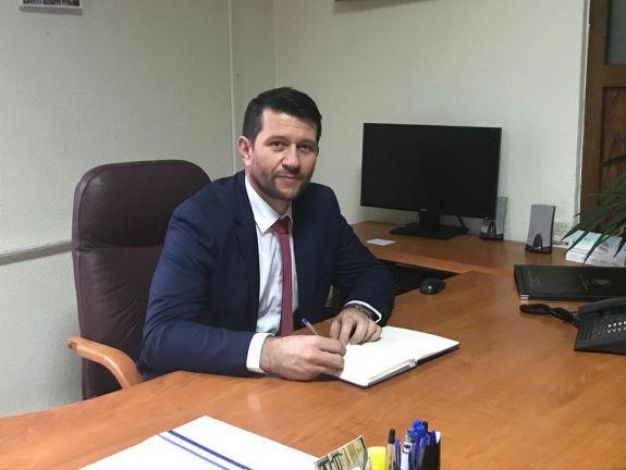 🏫 A végzős diákok helyzetéről, a tanárok oltásával kapcsolatos adatokról, valamint a prioritásokról kérdezte Kallos Zoltánt, az újonnan kinevezett kisebbségi