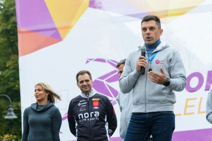 🇭🇺/🇷🇴
Novák Eduárd: egy igazán sportos nap volt tegnap Sepsiszentgyörgyön: energiával tele, lelkes résztvevőkkel, kicsikkel és nagyokkal, mozgással, vidámsággal.
A s