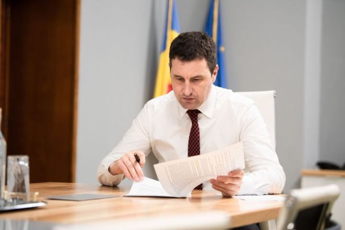 🇭🇺 / 🇷🇴
Tánczos Barna: Az RMDSZ megbízásából tovább folytathatom a környezetvédelmi tárca élén megkezdett munkámat. Hamarosan a Parlament környezetvédelmi bizotts