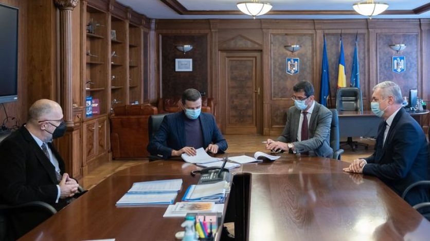 🇭🇺 | 🇷🇴

✅ 🛬 Kelemen Hunor: Kedden Sorin Grindeanu miniszterelnök-helyettes, szállításügyi miniszter és Peti András, a Marosvásárhelyi Transilvania Repülőtér igaz