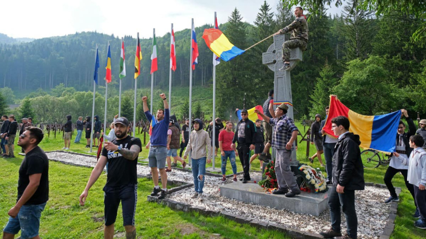 🇭🇺 │ 🇷🇴 Szinte méltóságunkon aluli az 56-os forradalom és szabadságharc emléknapján azokról beszélni, akik hétvégén ismét bevonultak az úzvölgyi temetőbe, hogy e