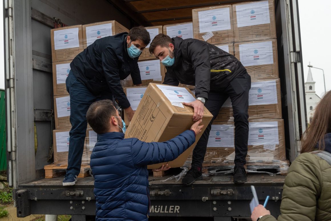 Közlemény - Közel 1,2 millió védőmaszk érkezik Erdélybe 