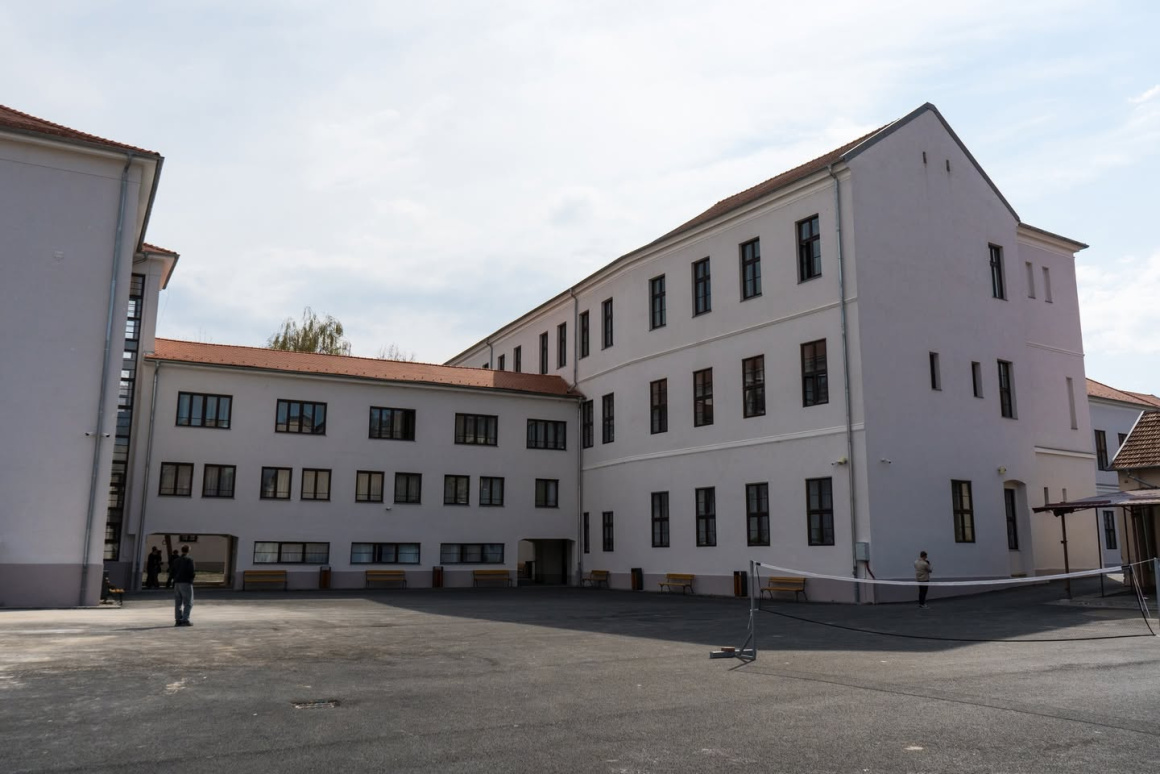 RMDSZ: felújítottuk a nagyváradi Ady Endre Líceumnak otthont adó Orsolya-rendi kolostor épületét