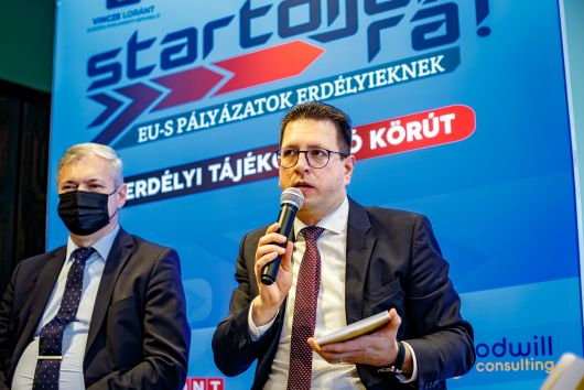 Uniós pályázatokat ismertető kiadványt és körutat mutatott be Vincze Loránt Európa napján Uniós pályázatokat ismertető kiadványt és körutat mutatott be Vincze Loránt Európa napján