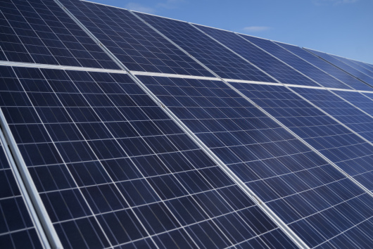 RMDSZ: napelemes energiatermelésre és -tárolásra indulnak támogatási programok közintézményeknek, hogy csökkenthessék energiaköltségeiket