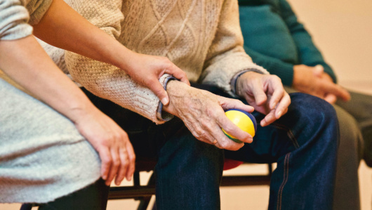 Újabb szociális szolgáltatásokkal segítjük az időseket – 80 millió eurós pályázati lehetőség szociális szolgáltatás-csomag kialakítására