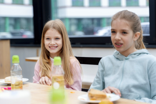 Ingyen ebédet kap több mint 26 ezer magyar nyelven tanuló gyermek 