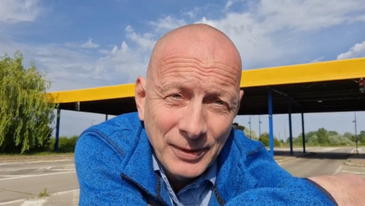Madarász Lóránt, kolozsvári színész is azt üzeni: Minden szavazat számít – a tiéd is! Állítsuk meg Simiont! Madarász Lóránt, kolozsvári színész is azt üzeni: Minden szavazat számít – a tiéd is! Állítsuk meg Simiont!