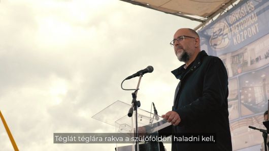 A Székelyföldi Jégkorong Akadémia sportolói kollégiumának alapkövét tettük le Csíkkarcfalván A Székelyföldi Jégkorong Akadémia sportolói kollégiumának alapkövét tettük le Csíkkarcfalván