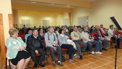 Együtt, mint egy nagy, nótáskedvű család