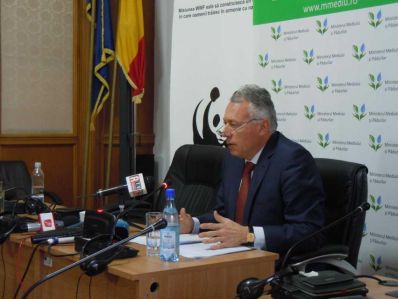 Borbély: tovább kell csökkentenünk a bürokráciát