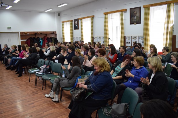 Brassó Megyei Oktatási Konferencia: a pedagógusok szakmai fejlődése és a magyar oktatás minőségének javítása a cél