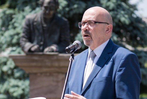 Markó Béla beszéde Zágonban, Domokos Géza szobránál Markó Béla beszéde Zágonban, Domokos Géza szobránál